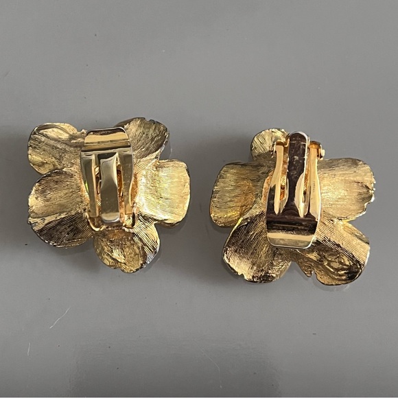 Kenneth Jay Lane Vintage Florentine Flower Gold Tone Rhinestone Clip Earrings - Picture 6 of 14